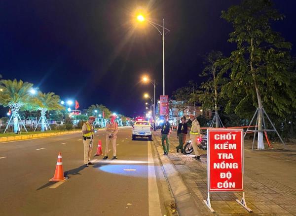 Quảng Nam tăng cường kiểm tra, xử lý  xe khách chở quá số người quy định