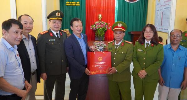 Bàn giao 20 ngôi nhà cho các gia đình khó khăn tại huyện miền núi A Lưới