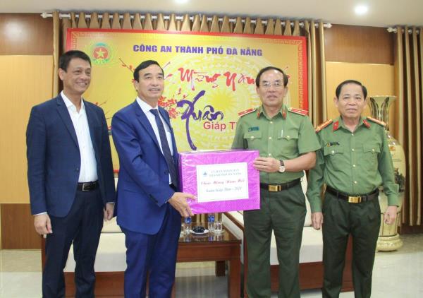 Lãnh đạo UBND TP Đà Nẵng thăm, chúc Tết các lực lượng vũ trang TP Đà Nẵng.