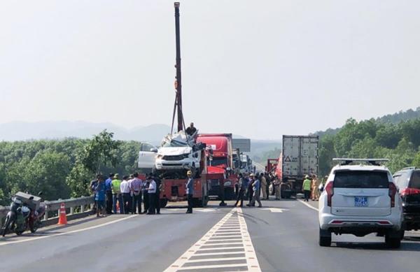 Vụ tai nạn làm chết 3 mẹ con trên cao tốc Cam Lộ - La Sơn: Một phần nguyên nhân do đường hẹp, thắt cổ chai