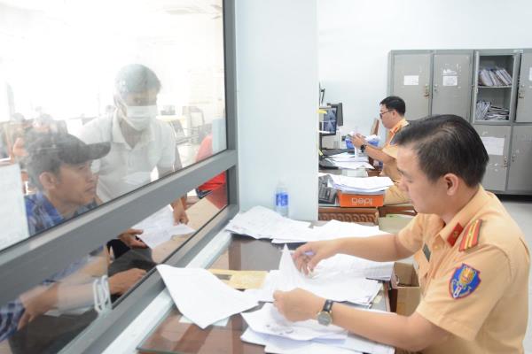 Bóc mẽ những sai phạm khi xác lập quyền sở hữu và đăng ký xe ô-tô