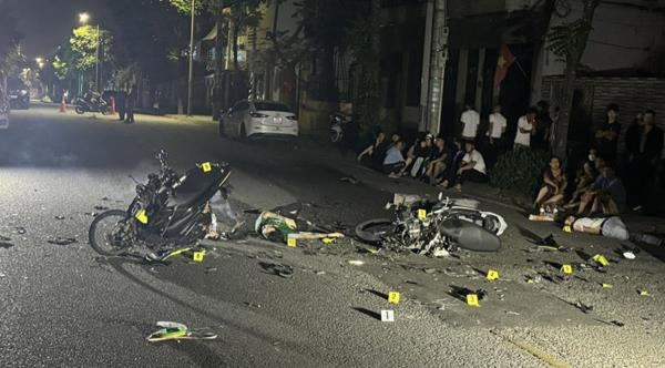 Xe máy đối đầu, 4 người thương vong