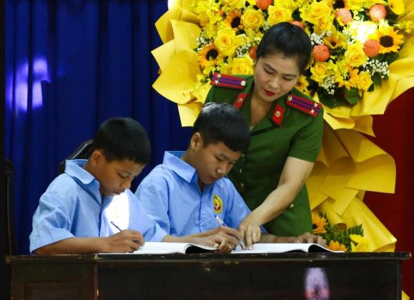 Uốn thẳng những mầm cong