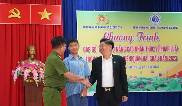 Tâm sự của những cánh chim non lạc đàn