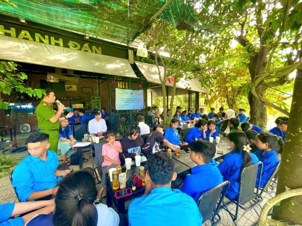 Mô hình Cà phê thanh niên với tuyên truyền pháp luật góp phần đảm bảo an ninh trật tự