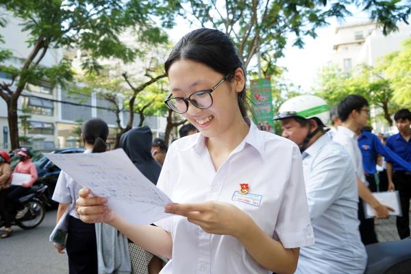 Nhiều thí sinh thích thú với đề Ngữ văn, dễ thở với đề Ngoại ngữ