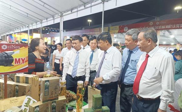 Quảng bá, giới thiệu du lịch Việt Nam để thu hút khách quốc tế