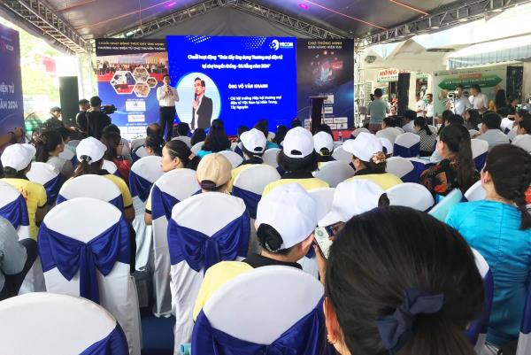 Góp phần hỗ trợ tiểu thương kinh doanh và thúc đẩy phát triển thương mại điện tử