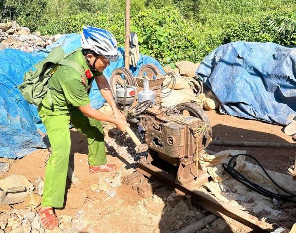 Khẩn trương đánh sập 7 cửa lò phát sinh tại mỏ vàng Bồng Miêu