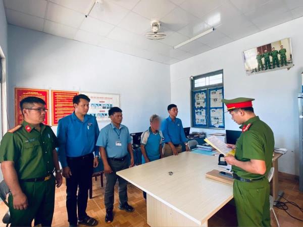 Khởi tố yêu râu xanh