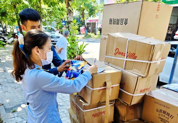 Phát hiện gần 3.300 sản phẩm bánh kẹo các loại nhập lậu