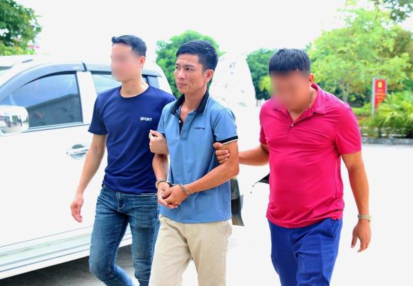 Bắt đối tượng trốn truy nã rồi lừa đảo chiếm đoạt tài sản