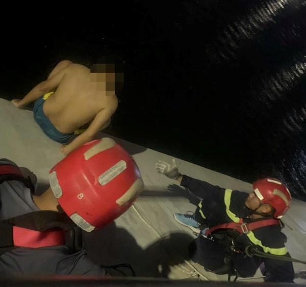 Từ bỏ ý định gặp hà bá