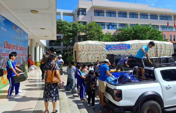 Những chuyến xe nghĩa tình Đà Nẵng hướng về miền Bắc thân yêu