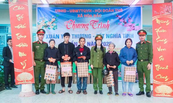 Chăm lo Tết cho cựu thanh niên xung phong, gia đình chính sách, hộ nghèo