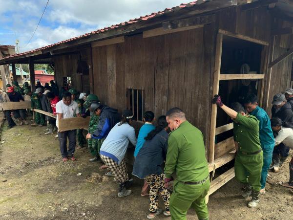 Trở lại Hùng Sơn nghe kể chuyện Công an chống bão