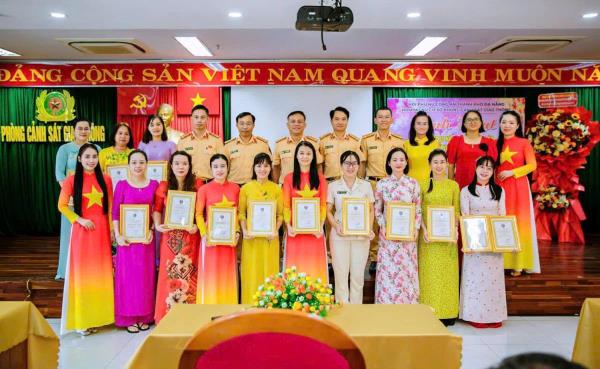 Phụ nữ Cảnh sát giao thông Công an TP Đà Nẵng tổ chức nhiều hoạt động ý nghĩa