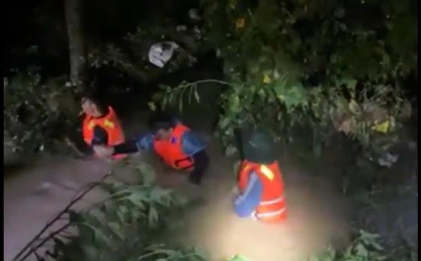 Tìm thấy thi thể nữ giáo viên bị lũ cuốn trôi