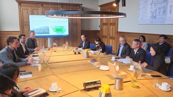 Đà Nẵng mời doanh nghiệp Hà Lan đầu tư sân bay, cảng biển