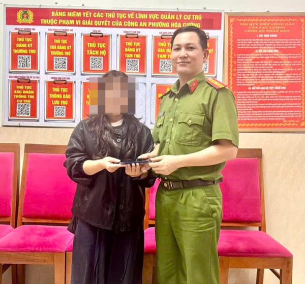 Người dân gửi thư cảm ơn đến Công an phường Hòa Cường