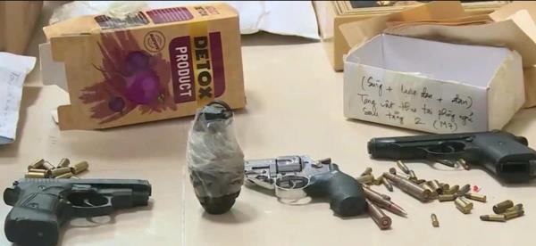 Nghẹt thở cuộc đột kích ổ nhóm ma túy khủng lúc nửa đêm trong ngõ vắng