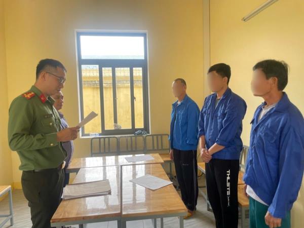 Khởi tố 3 đối tượng liên quan đường dây mua bán lượng lớn vật liệu nổ