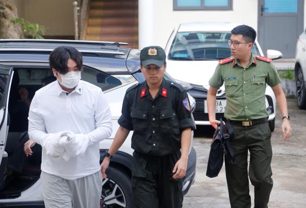 Công an TP Đà Nẵng bắt, bàn giao nhóm tội phạm người Hàn Quốc bị Interpol truy nã