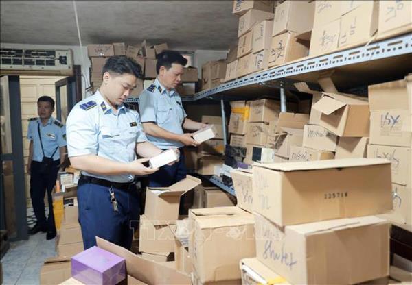 Quyết tâm tuyên chiến không khoan nhượng với buôn lậu, hàng giả