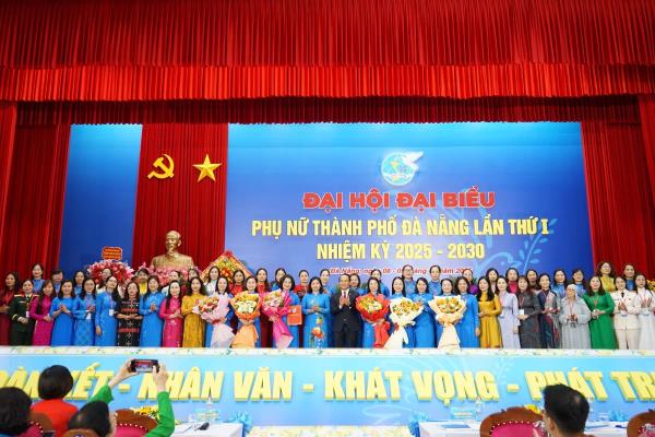 Khẳng định vai trò, phát huy sức mạnh phụ nữ trong giai đoạn mới