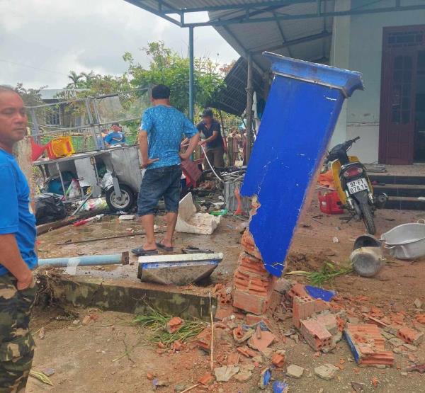 Nổ bình khí bóng bay