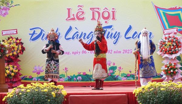 Ngày xuân rộn ràng với Lễ hội Đình làng Túy Loan