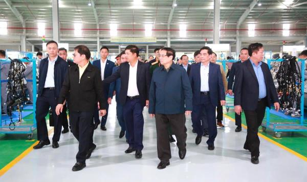 Thủ tướng đề nghị THACO nghiên cứu, sản xuất tàu đường sắt tốc độ cao