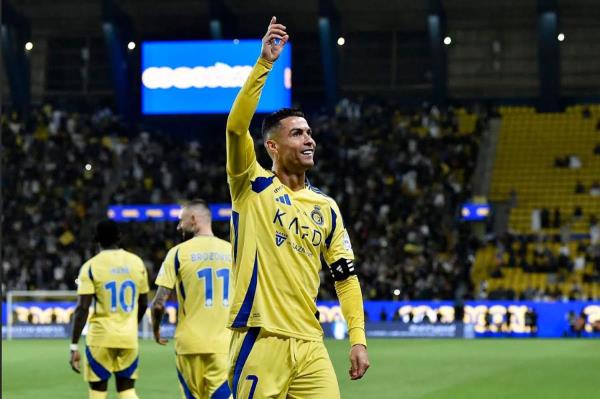 Ronaldo nhận lương cao nhất thế giới