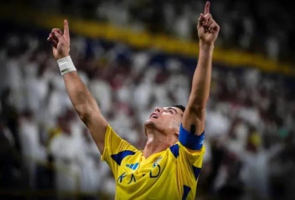 Ronaldo ở lại Al Nassr đến năm 42 tuổi
