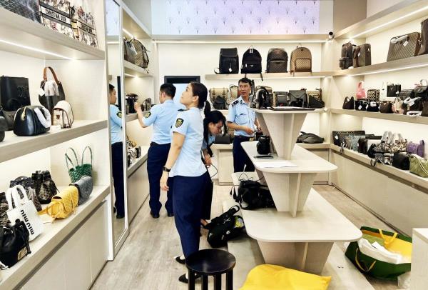 Xử phạt hộ kinh doanh bán hàng giả mạo nhãn hiệu