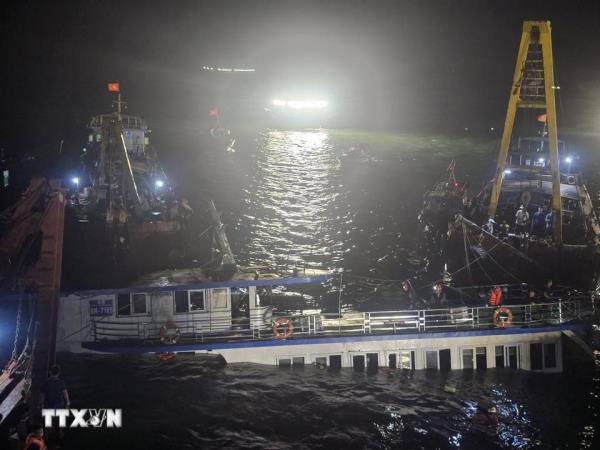 Chạy đua với thời gian để tìm kiếm 4 nạn nhân còn mất tích trước khi bão số 3 đổ bộ