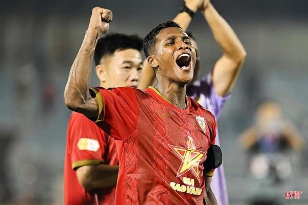 Adou Minh đổi ý, sẽ đến Công an Hà Nội