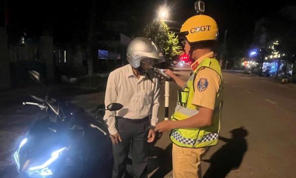 Mạnh tay xử lý các lỗi vi phạm tiềm ẩn nguy cơ tai nạn giao thông