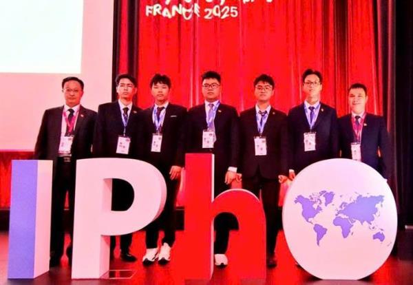 Hoc sinh Việt Nam liên tiếp gặt hái thành công tại các kỳ thi Olympic quốc tế 2025