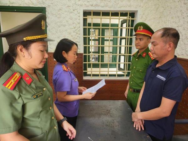 Khởi tố nhà báo lợi dụng danh nghĩa báo chí để lừa đảo chiếm đoạt tài sản