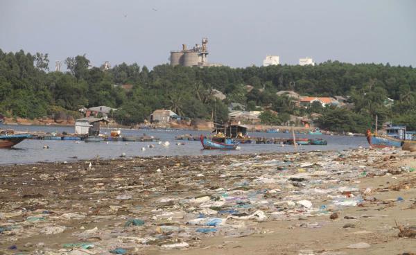 Sóng vỗ bờ… rác