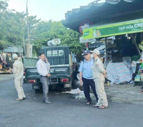 Ra quân lập lại trật tự, văn hóa, văn minh đô thị tại các chợ ở Cẩm Lệ