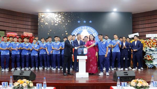 SHB Đà Nẵng dành toàn bộ tiền bán vé vào sân Hòa Xuân ủng hộ người dân khắc phục thiên tai