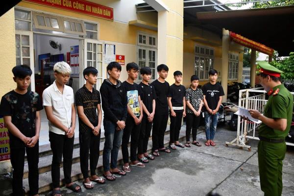 Công an TP Đà Nẵng bắt nhóm thanh thiếu niên mang hung khí dạo phố