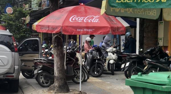 Vỉa hè dành cho ai?