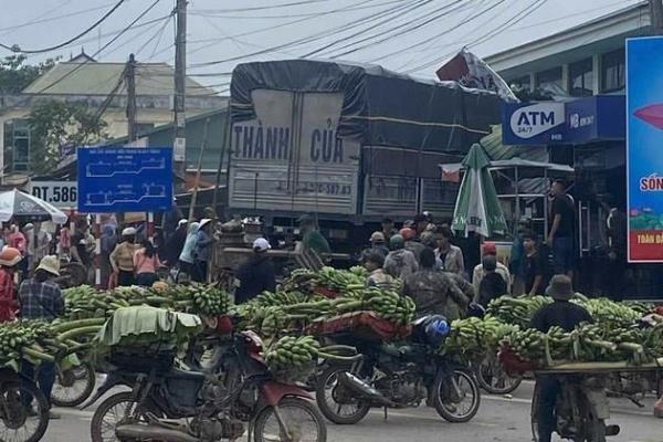 Quảng Trị di dời chợ chuối đến địa điểm mới sau vụ tai nạn giao thông nghiêm trọng