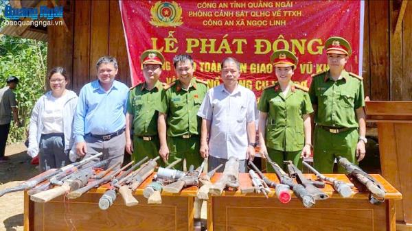 Người dân tự nguyện giao nộp 65 khẩu súng tự chế