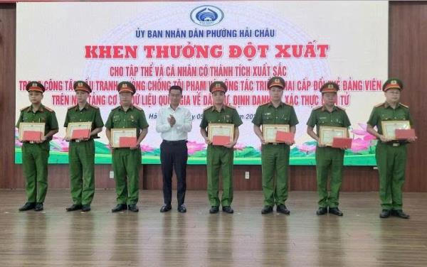 Công an phường Hải Châu được khen thưởng đột xuất