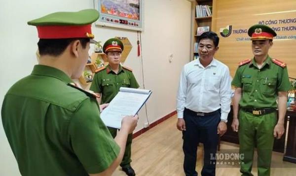 Bắt tạm giam Hiệu trưởng Trường Cao đẳng Công thương miền Trung