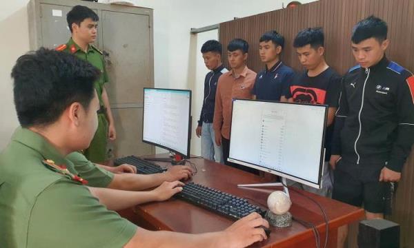 Bắt nhóm lừa đảo trên mạng xã hội